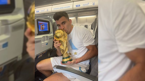 El Huevo Acuña ya partió a Sevilla y prometió volver al pago