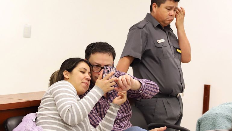 Isabel Montoya es pareja de Pablo Sanz y se muestra juntos en la audiencia. Ella tiene una larga trayectoria e grupo de desocupados y tuvo una vida difícil luego de enviudar y quedar sola con sus hijos.