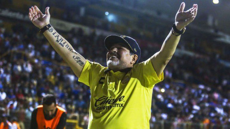 Maradona arregló y seguirá como DT de Dorados