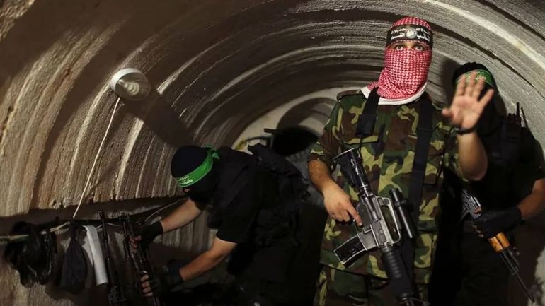 Terroristas de Hamas utilizan los túneles para guardar armas y tragicar alimentos y productos que provienen de Egipto.