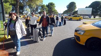 caos y cortes de taxistas distintos puntos de la ciudad: reclaman contra las aplicaciones ilegales caos y cortes de taxistas distintos puntos de la ciudad: reclaman contra las aplicaciones ilegales