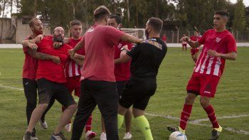 asi fueron los incidentes del rojo con el arbitro: ¿se vienen sanciones? asi fueron los incidentes del rojo con el arbitro: ¿se vienen sanciones?