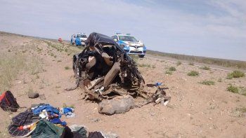 impresionante choque en piedra del aguila entre un auto y un camion de pollolin