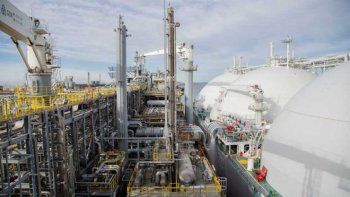 Vaca Muerta proyecta exportar 27 millones de m³/día de GNL desde la costa rionegrina en 2028.