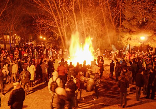 Con un gran fuego, hubo festejos por la Noche de San Juan