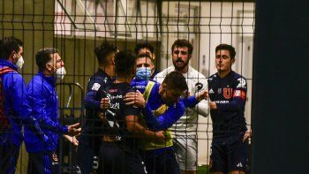 un arquero argentino, a las pinas con un companero en chile un arquero argentino, a las pinas con un companero en chile