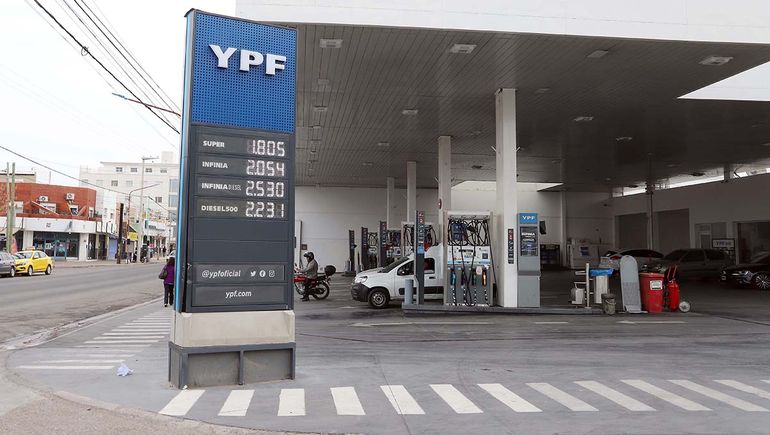 Los precios de las naftas suben y bajan por la política de Los precios de las naftas suben y bajan por la política de