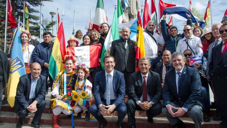 Con un colorido acto homenajearon a los inmigrantes en su día