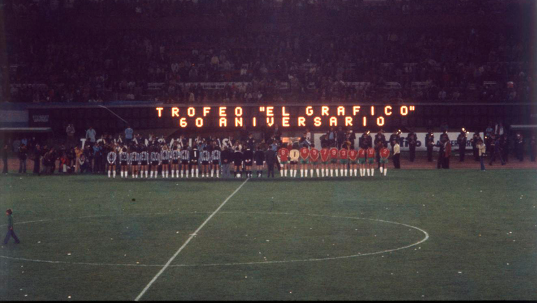 La Selección Argentina derrotó 2-1 a Bulgaria en su primer partido tras la obtención del Mundial 1978.