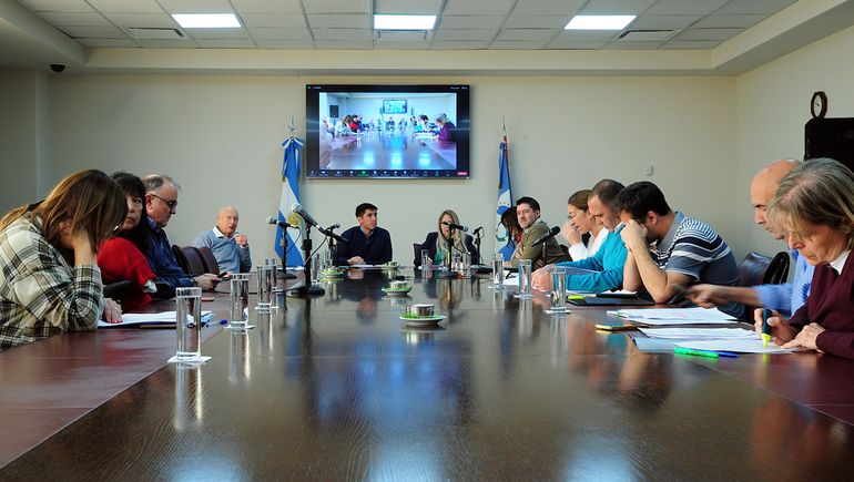 Comisión de Asuntos Municipales, Turismo y Transporte donde se debatió la ley de alquileres temporarios. Comisión de Asuntos Municipales, Turismo y Transporte donde se debatió la ley de alquileres temporarios.