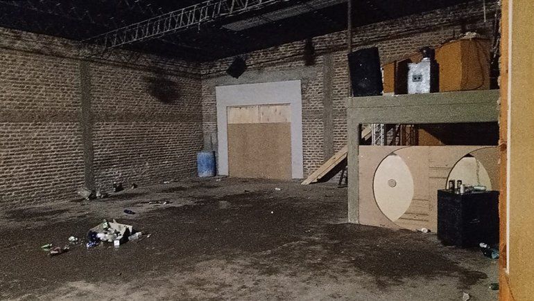 La indignante fiesta clandestina en Allen organizada por padre e hijo