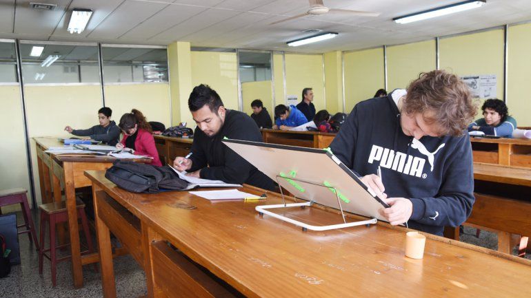 Desde el año 2008 se disparó el interés de los jóvenes por cursar carreras vinculadas a la industria petrolera.