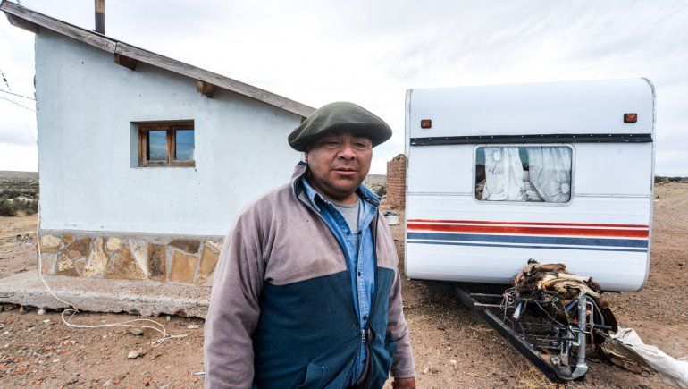 El criancero neuquino que hace la trashumancia en una casa rodante