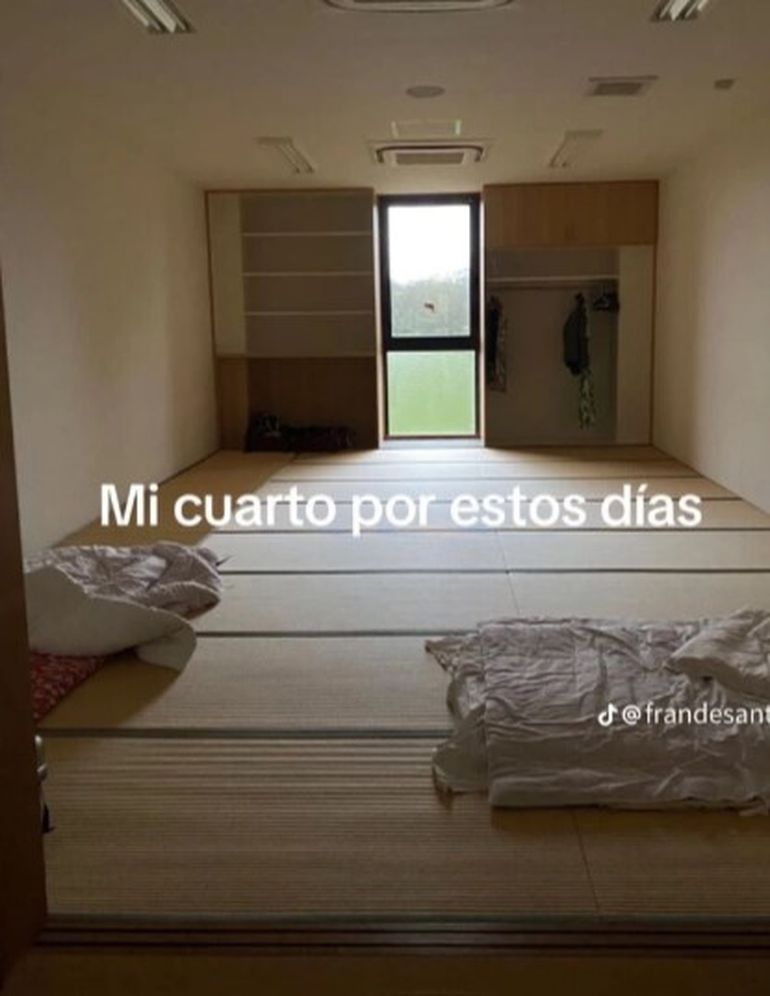 El austero cuarto oriental que compartieron padre e hija en Japón. El austero cuarto oriental que compartieron padre e hija en Japón.