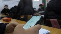 La iniciativa de limitar el uso del celular tiende a fomentar el juego y el vínculo personal de los niños y adolescentes. La iniciativa de limitar el uso del celular tiende a fomentar el juego y el vínculo personal de los niños y adolescentes.