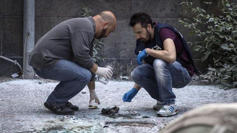 Agentes de policía en el lugar de la explosión. Foto: EFE