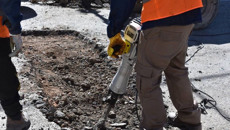 El alquiler de vehículos y herramientas por parte de un extrabajador municipal generó sospechas. 