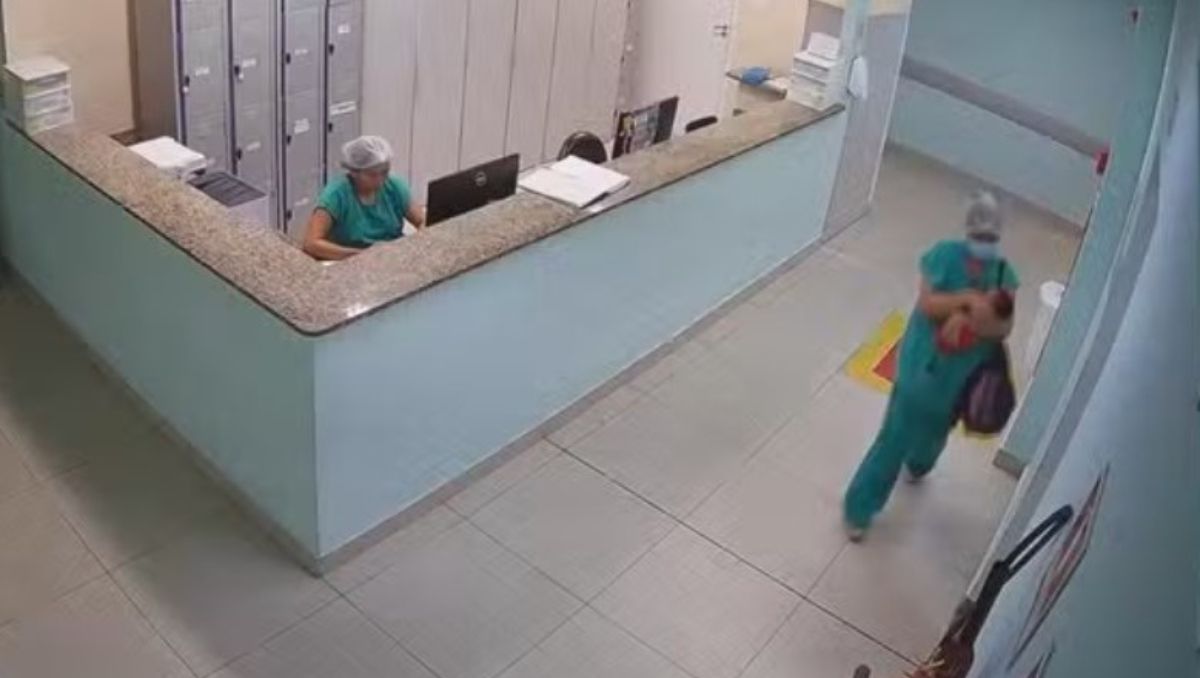 La enfermera le dijo a la madre que debía trasladar a la bebé para realizarle diversos exámenes de control clínico.