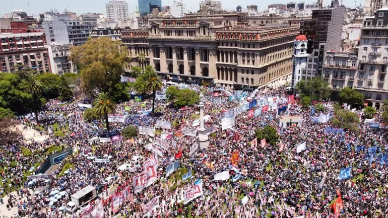 Aproximadamente 10 mil personas se manifestaron este miércoles en Buenos Aires. Aproximadamente 10 mil personas se manifestaron este miércoles en Buenos Aires.
