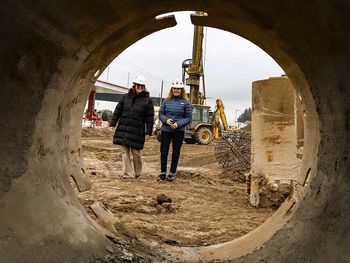 María Pasqualini y Mariel Bruno recorrieron la obra de la Avenida Mosconi. María Pasqualini y Mariel Bruno recorrieron la obra de la Avenida Mosconi.