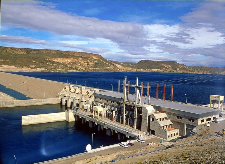 Legisladores rionegrinos aseguran que Nación debe realizar obras para evitar la posibilidad de una inundación.