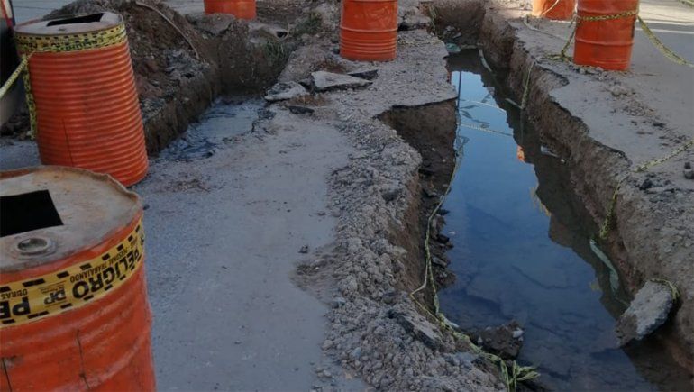 Hace cinco años que se le inunda el taller, ¿se pinchó el acueducto Mari Menuco?