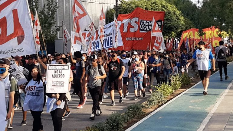 Marcharon en Neuquén contra el acuerdo con el FMI