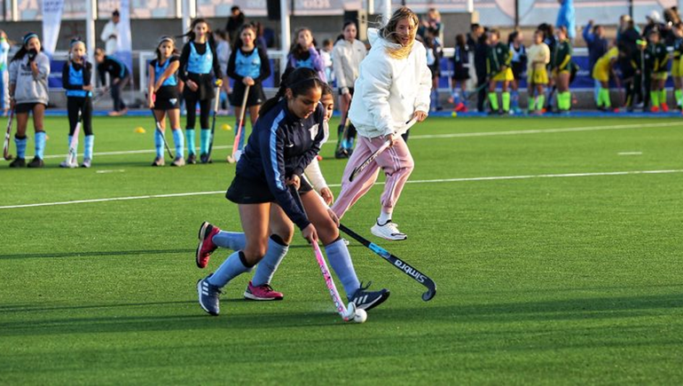 Neuquén ya tiene su cancha de hockey para eventos de primer nivel