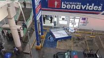 Buscaba refugio en medio de una tormenta y murió aplastada por un cartel publicitario. Buscaba refugio en medio de una tormenta y murió aplastada por un cartel publicitario.