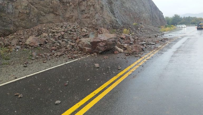 Ruta 40: otro derrumbe en la ladera Brazo del Huemul