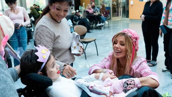 no puede hablar ni comer, pero no se rinde: las primeras imagenes de catalina y una inesperada visita en la clinica no puede hablar ni comer, pero no se rinde: las primeras imagenes de catalina y una inesperada visita en la clinica