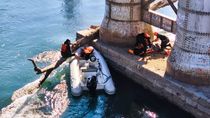 un adolescente cayo desde el puente carretero y fue rescatado por brigadistas