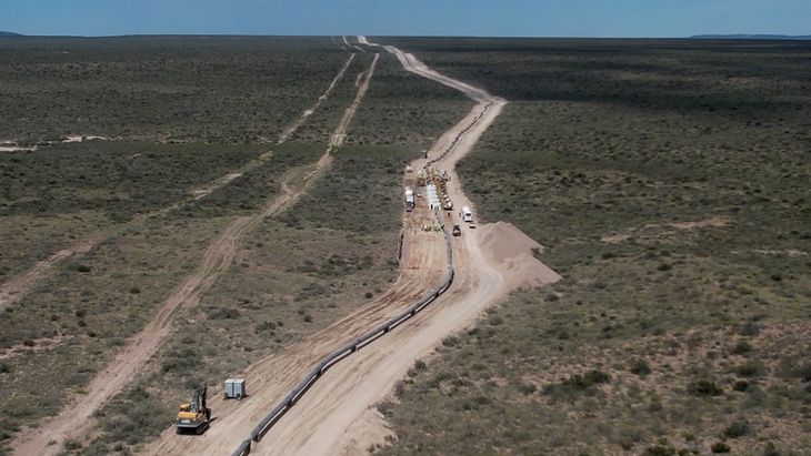 Avance logístico sin contratiempos: Sacde y Techint mantienen el ritmo récord para cumplir con la instalación del VMOS en noviembre. Foto: Leandro Cairuga. Avance logístico sin contratiempos: Sacde y Techint mantienen el ritmo récord para cumplir con la instalación del VMOS en noviembre. Foto: Leandro Cairuga.