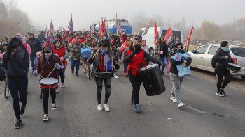 jueves de caos: piqueteros cortaron el transito en puentes y rutas de la provincia jueves de caos: piqueteros cortaron el transito en puentes y rutas de la provincia