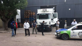 por bloqueo a empresa ordenan detener a dirigentes camioneros por bloqueo a empresa ordenan detener a dirigentes camioneros