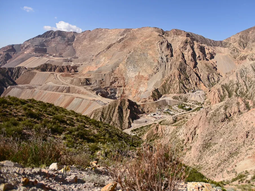 La mina Gualcamayo obtuvo la aprobación ambiental clave para iniciar una nueva etapa productiva y extender su vida útil en la minería sanjuanina. La mina Gualcamayo obtuvo la aprobación ambiental clave para iniciar una nueva etapa productiva y extender su vida útil en la minería sanjuanina.