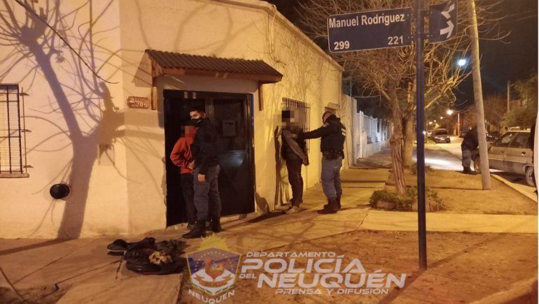 Delincuentes detenidos tras intentar robar la batería de un auto