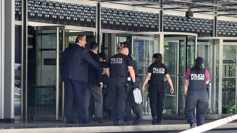 Otra amenaza de bomba en el Banco Galicia: evacuaron a 2000 personas