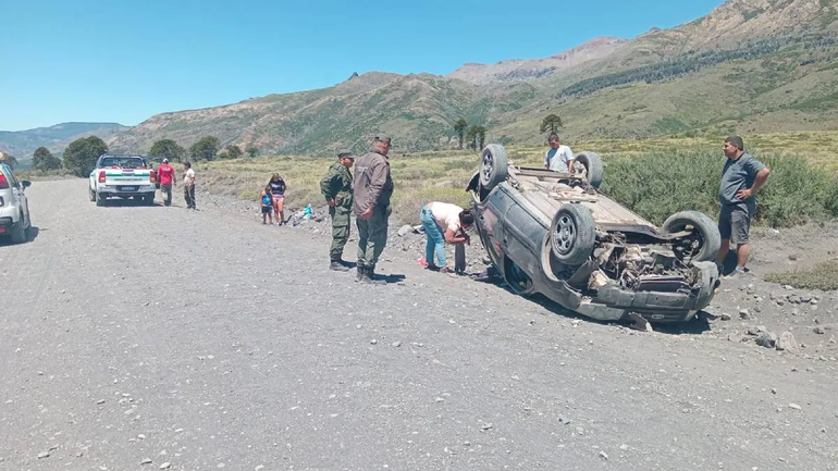 El conductor de la camioneta siniestrada reveló que el vuelco fue producto de un desperfecto mecánico.