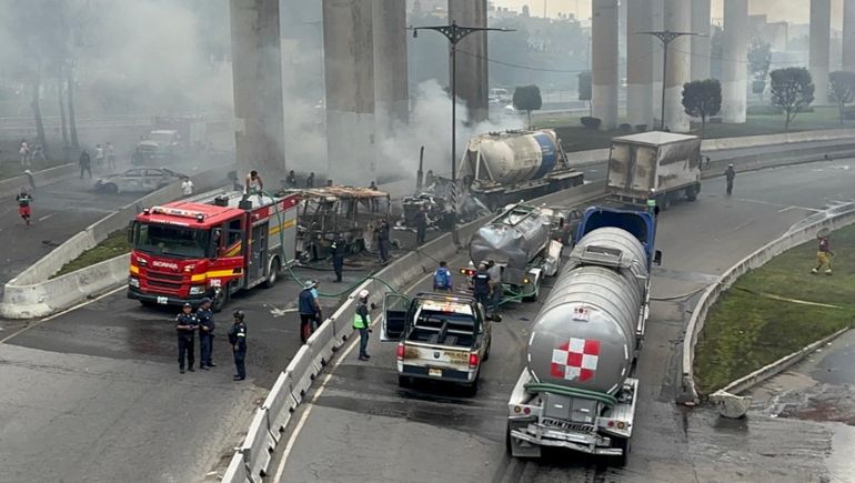 Impactante explosión de un camión de gas en la ciudad de México causó al menos cuatro muertos y decenas de heridos.