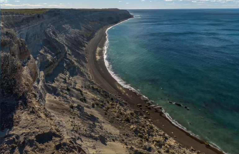 Playa El Pedral, en el sur del Golfo Nuevo, Chubut. Playa El Pedral, en el sur del Golfo Nuevo, Chubut.