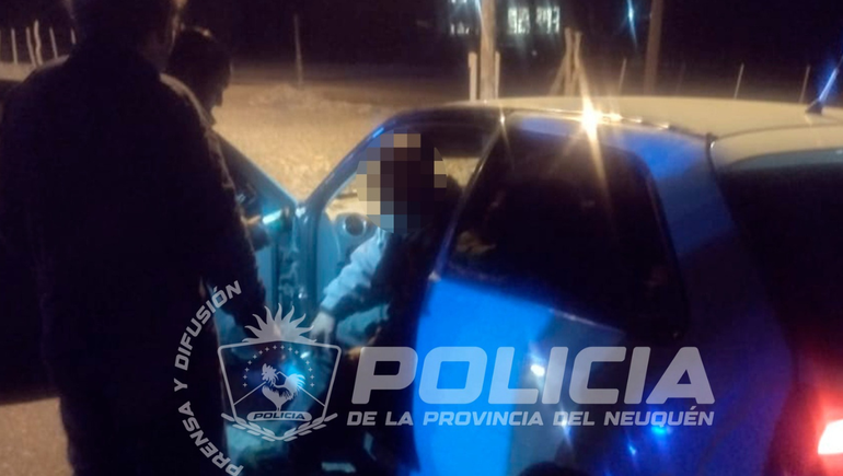 Un policía de franco sorprendió a un borracho al volante que manejaba en zigzag en la Ruta 43