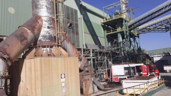 Histórica fábrica de vidrios explotó y provocó imponente incendio
