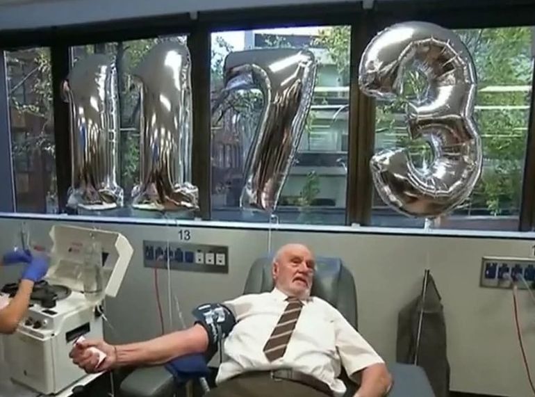 Harrison realizó un total de 1.173 donaciones de plasma durante 64 años en Australia. Harrison realizó un total de 1.173 donaciones de plasma durante 64 años en Australia.