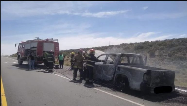 La camioneta incendiada en Chubut, reducida a Chatarra. La camioneta incendiada en Chubut, reducida a Chatarra.
