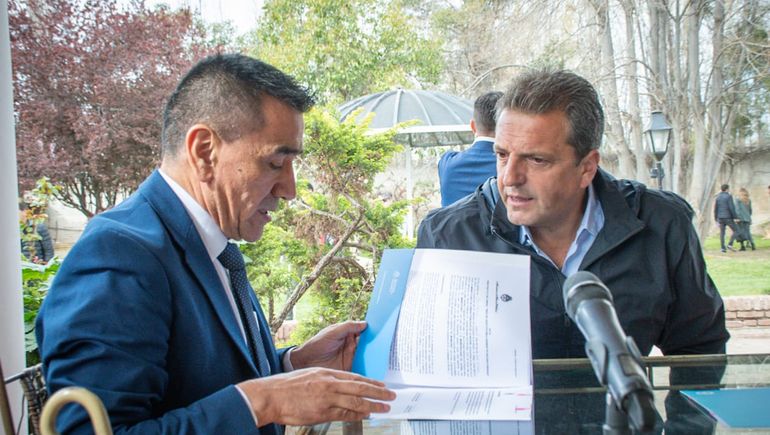 Sergio Massa y Ramón Rioseco esta mañana en Neuquén. Sergio Massa y Ramón Rioseco esta mañana en Neuquén.