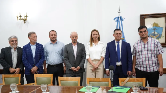 Autoridades que participaron en el acto.