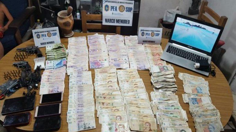 Desarticularon la banda narco Los Chavos y secuestraron droga, armas y dinero