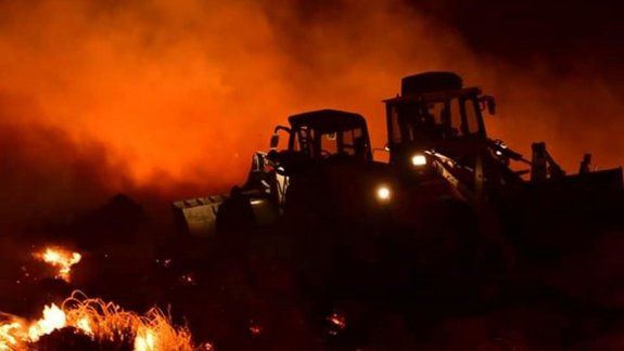 Voraz incendio en Zapala: el viento complica la situación y vecinos se autoevacuaron
