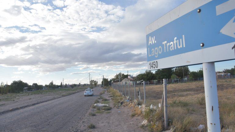 La carencia de luz en la calle Traful de Centenario favoreció el accionar del depredador sexual